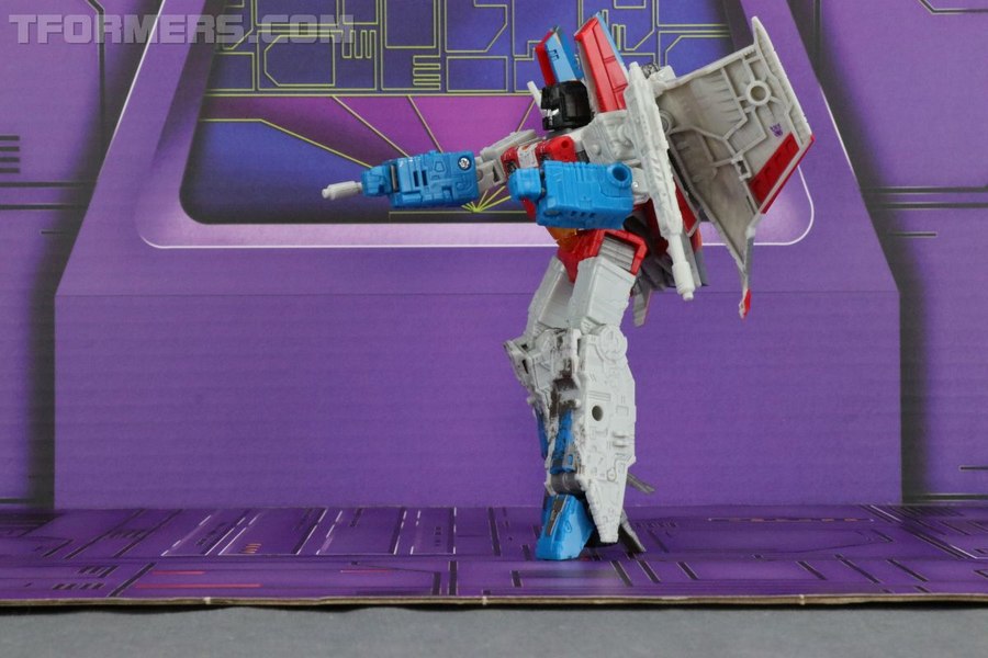 Review Siege War For Cybertron Trilogy Starscream Voyager  (21 of 52)